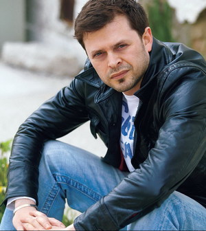 629938_alexander-barta-crop